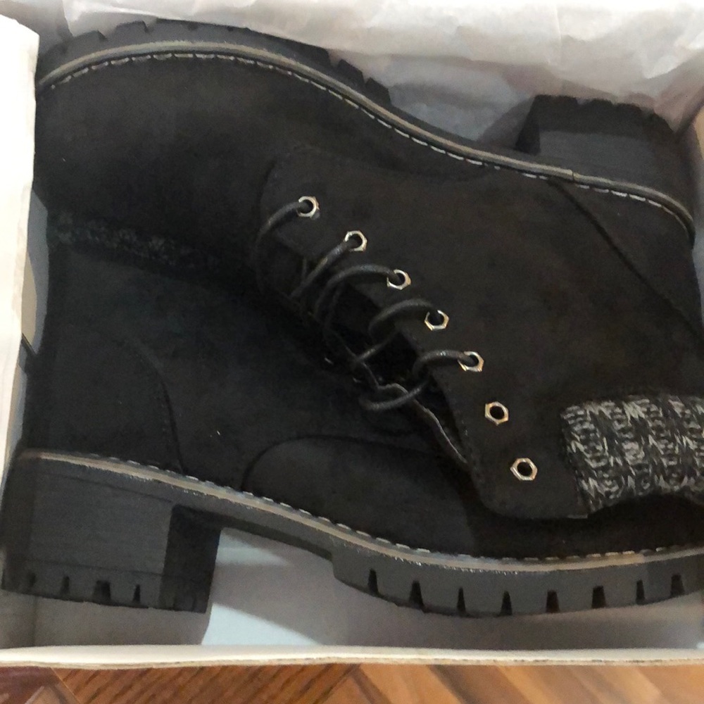 Women’s size 9.5 Black Lined Boots New